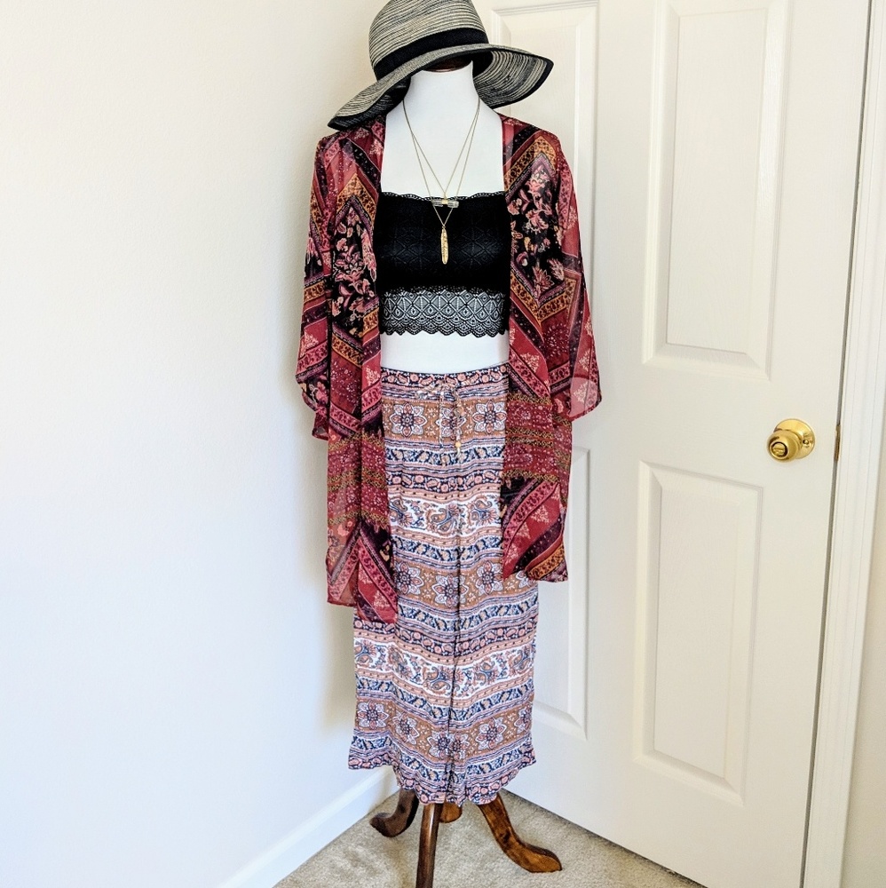 Boho Cropped Wide Leg Textured Pants - Picture 2 of 4